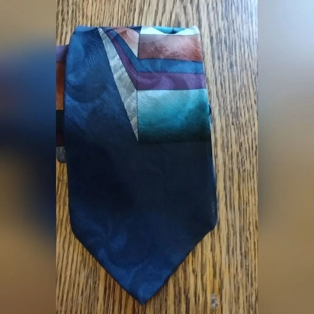 Geoffrey Beene silk tie